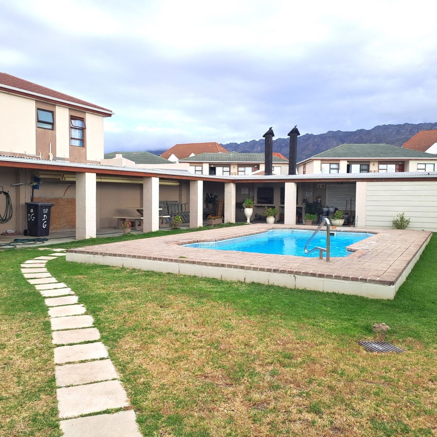 2 Bedroom Property for Sale in Whispering Pines Western Cape